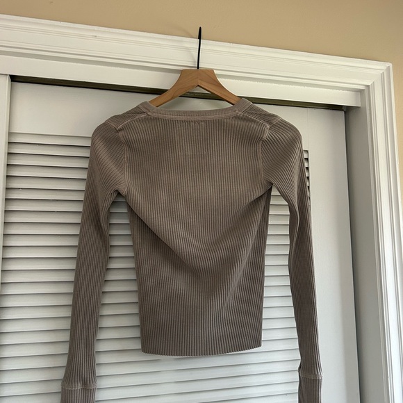 Aerie Ribbed Long Sleeve Henley Top XS - Picture 2 of 3